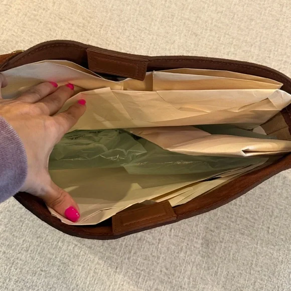 NWT Madewell Essentials Suede Bucket Bag with studded strap detail in brown - Picture 8 of 12